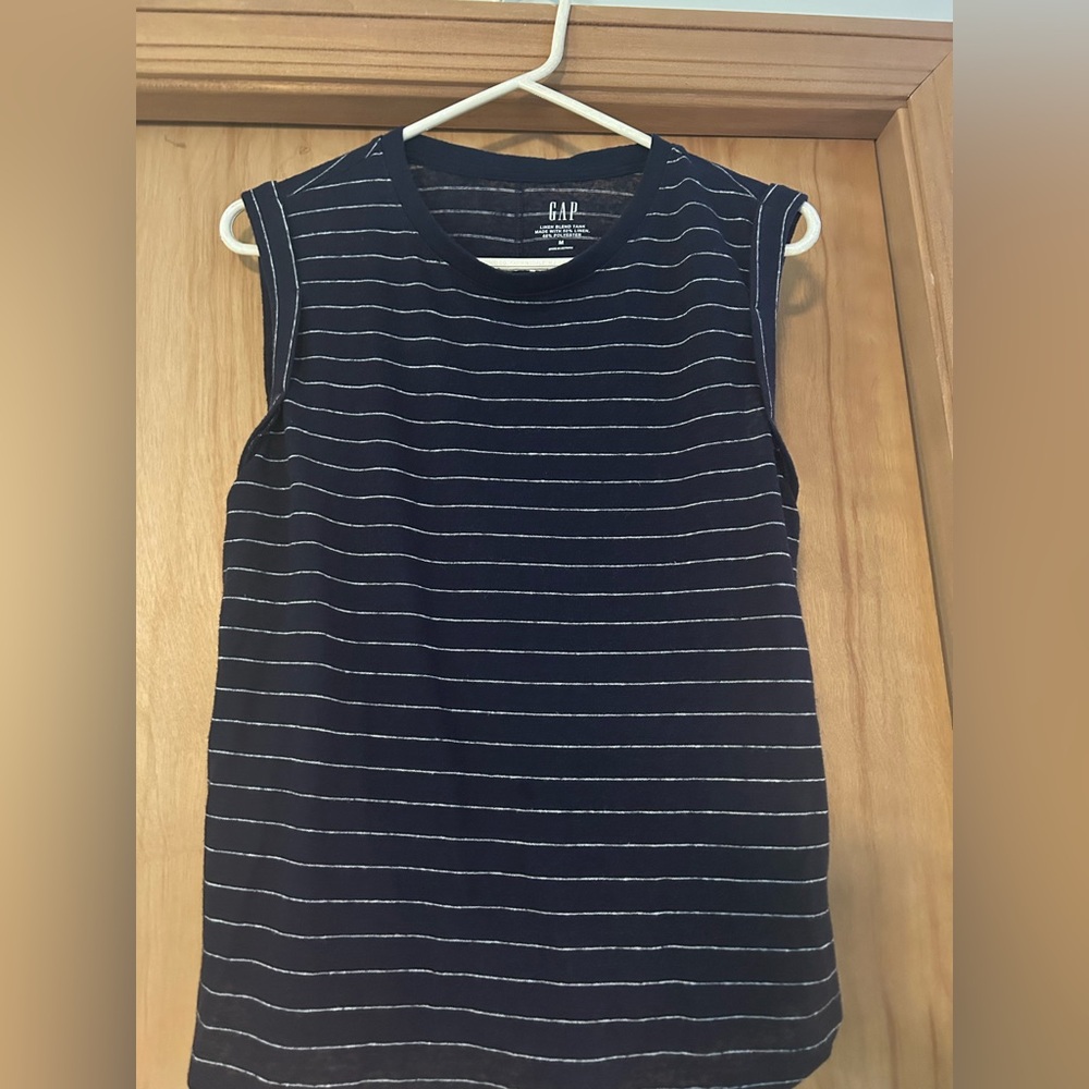 EUC Medium Gap linen blend Blue and White Striped Sleeveless Shirt